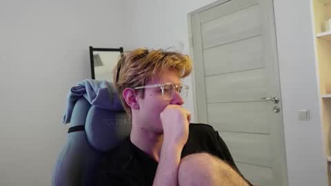 Snapshot of logan_fraser chatting on October 2025 01:23:01 PM LOGAN FRASER online show from October 2025 01:23:01 PM