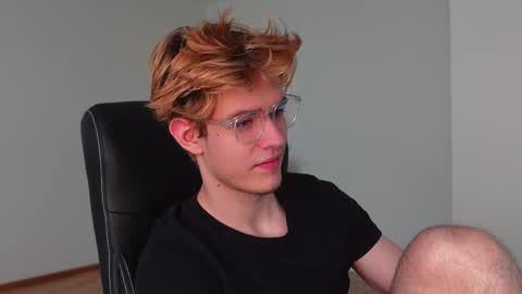 Snapshot of logan_fraser chatting on October 2025 07:19:02 AM LOGAN FRASER online show from October 2025 07:19:02 AM