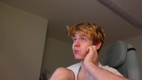 Snapshot of logan_fraser chatting on November 2025 02:26:01 PM LOGAN FRASER online show from November 2025 02:26:01 PM