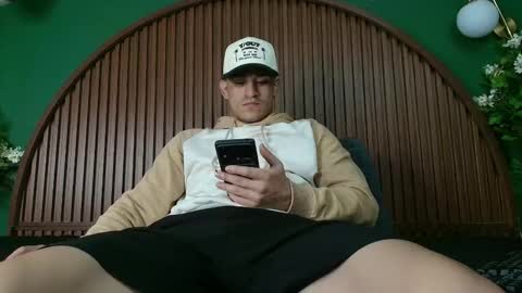 logan_griffin online show from December 2025 05:02:01 AM