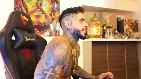 logan_hugh8 online show from October 2025 01:40:02 PM