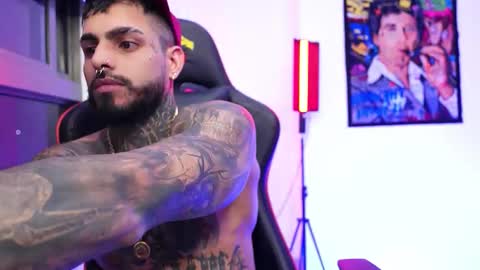 logan_hugh8 online show from November 2025 04:24:02 AM