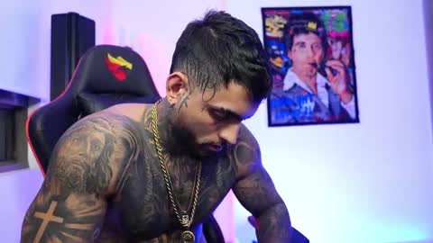 logan_hugh8 online show from November 2025 01:27:01 AM