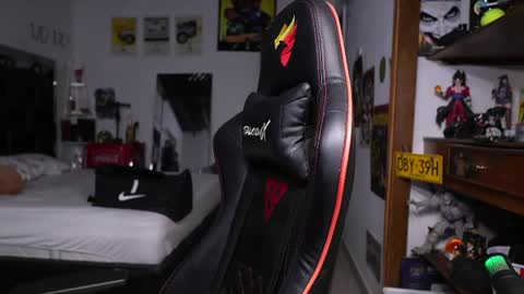 logan_hugh8 online show from April 2026 11:31:01 PM