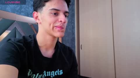 logan madoox online show from September 2025 07:15:02 PM