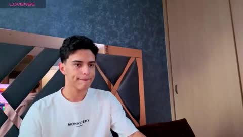 logan madoox online show from September 2025 10:43:02 PM