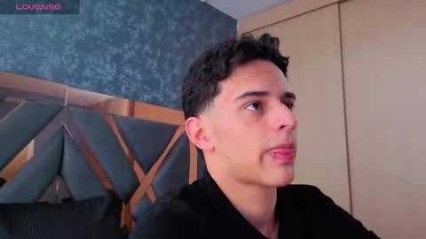 logan madoox online show from September 2025 07:04:01 PM