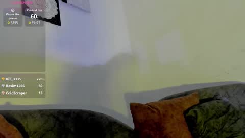 logantwink18 online show from October 2025 07:01:02 PM