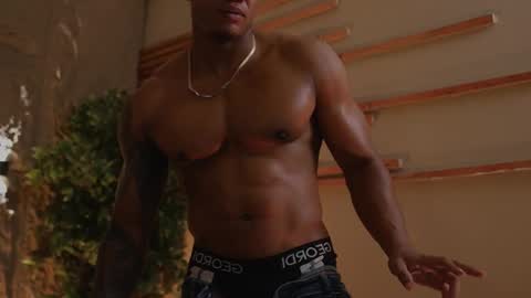 Snapshot of loganvarela chatting on October 2025 01:33:02 AM loganvarela online show from October 2025 01:33:02 AM