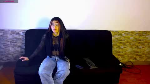 Snapshot of lois_fer chatting on April 2026 12:19:01 AM Lois online show from April 2026 12:19:01 AM