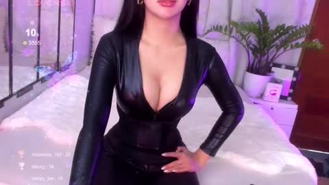 Snapshot of loisewilliams chatting on January 2025 04:44:01 AM Mistress L online show from January 2025 04:44:01 AM