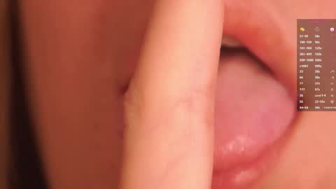 Snapshot of loiskapoi chatting on October 2025 07:26:02 PM Elza online show from October 2025 07:26:02 PM