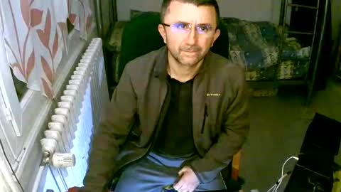 Snapshot of lokoum39 chatting on December 2024 06:28:02 PM lokoum39 online show from December 2024 06:28:02 PM