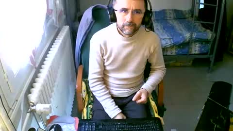 Snapshot of lokoum39 chatting on December 2024 10:41:01 AM lokoum39 online show from December 2024 10:41:01 AM