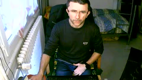 Snapshot of lokoum39 chatting on January 2025 03:40:02 PM lokoum39 online show from January 2025 03:40:02 PM