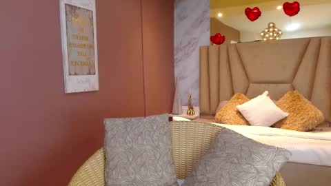 Lola online show from September 2025 01:33:02 PM