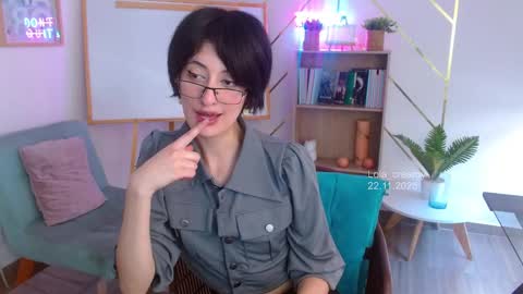 Lola online show from November 2025 02:05:01 PM