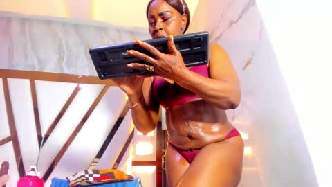 Lola online show from November 2025 12:03:01 PM