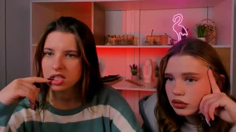 Lola online show from October 2025 07:03:01 PM