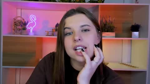 Lola online show from November 2025 07:14:01 PM