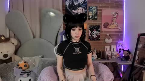 Snapshot of lolaa_bunnyy chatting on January 2025 03:32:02 AM Lola Bunny online show from January 2025 03:32:02 AM