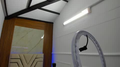 Lola Angel online show from September 2025 11:58:01 AM