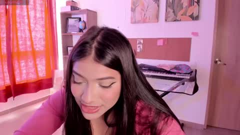 lolaasmith_21 online show from October 2025 08:51:01 PM