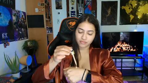 lolaasmith_21 online show from May 2026 05:51:01 PM