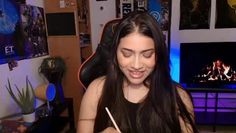 lolaasmith_21 online show from May 2026 08:37:01 PM