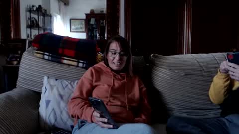 LOLA HUESO y ERIC online show from February 2025 04:18:02 PM