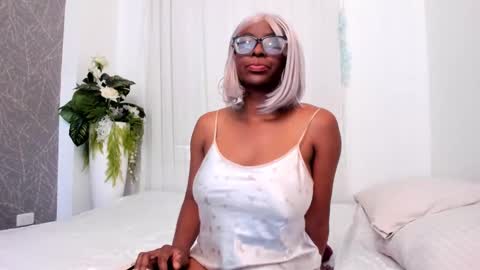 lola online show from September 2025 12:51:01 PM