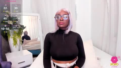 lola online show from September 2025 01:12:02 PM