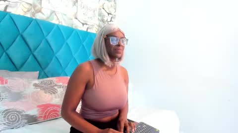 lola online show from September 2025 12:51:01 PM