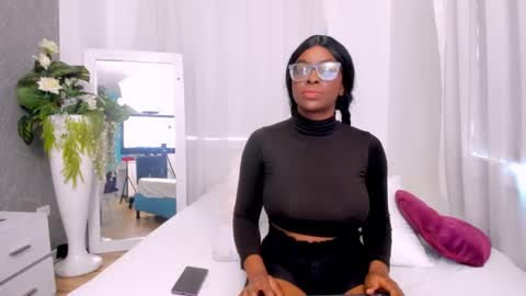 lola online show from September 2025 12:52:02 PM