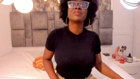 lola online show from October 2025 04:10:01 AM