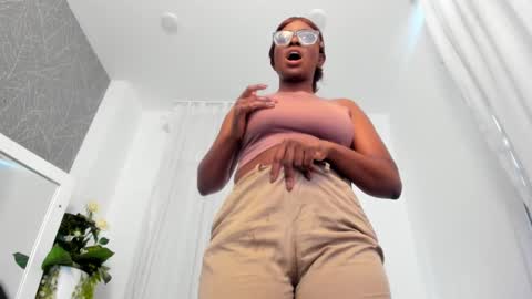 lola online show from October 2025 02:04:01 PM