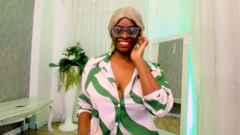 lola online show from November 2025 02:06:01 PM