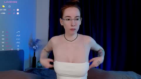 Helloo everyone im Lola online show from December 2025 08:17:01 PM