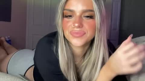 Snapshot of lolamarie_ chatting on February 2026 03:07:02 AM lolamarie_ online show from February 2026 03:07:02 AM