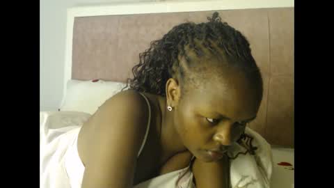 lolamia7 online show from September 2025 05:01:02 AM