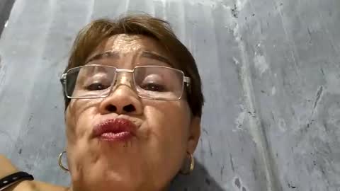 Snapshot of lolamommie chatting on January 2025 12:47:02 PM tey online show from January 2025 12:47:02 PM