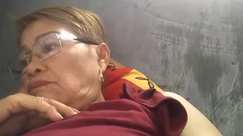 Snapshot of lolamommie chatting on January 2025 07:46:01 AM tey online show from January 2025 07:46:01 AM