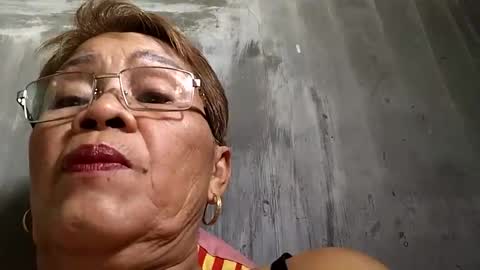 Snapshot of lolamommie chatting on January 2025 05:58:01 AM tey online show from January 2025 05:58:01 AM