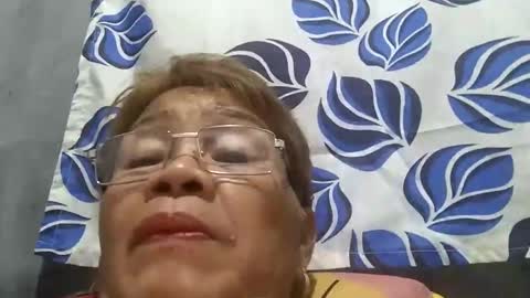 Snapshot of lolamommie chatting on January 2025 10:12:02 PM tey online show from January 2025 10:12:02 PM