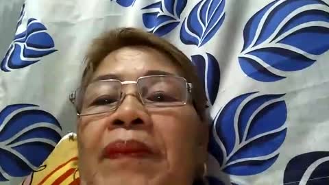 Snapshot of lolamommie chatting on January 2025 10:32:02 PM tey online show from January 2025 10:32:02 PM