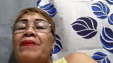 Snapshot of lolamommie chatting on February 2025 10:07:02 PM tey online show from February 2025 10:07:02 PM