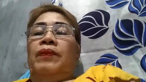 Snapshot of lolamommie chatting on February 2025 12:22:02 PM tey online show from February 2025 12:22:02 PM