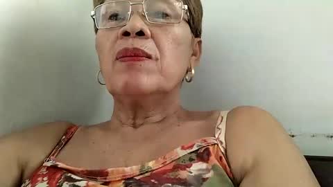 Snapshot of lolamommie chatting on February 2025 08:38:01 AM tey online show from February 2025 08:38:01 AM