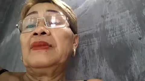 Snapshot of lolamommie chatting on February 2025 12:09:01 AM tey online show from February 2025 12:09:01 AM