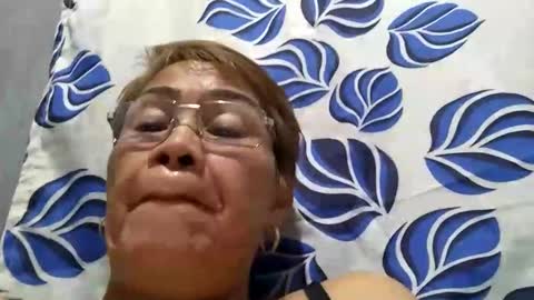 Snapshot of lolamommie chatting on February 2025 10:09:01 PM tey online show from February 2025 10:09:01 PM